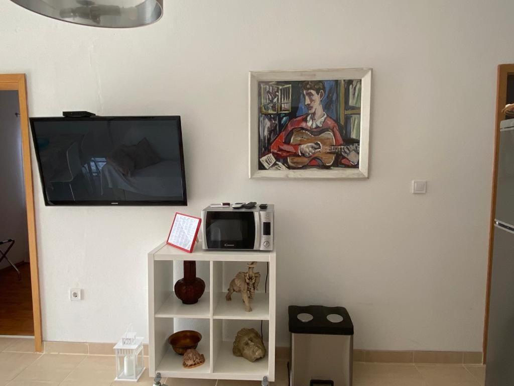 Apartment In Maslinica 70M From The Sea Exterior photo