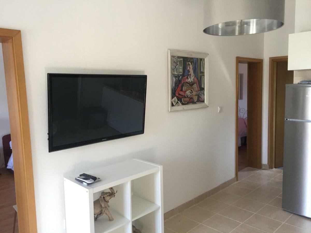 Apartment In Maslinica 70M From The Sea Exterior photo